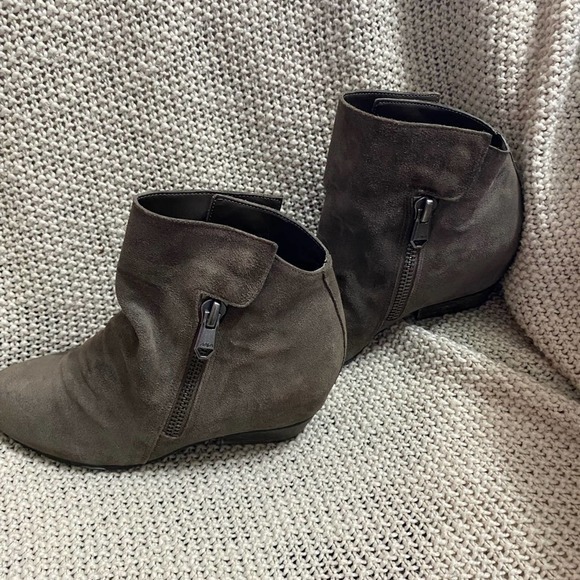 Naya Booties, Size 8.5 - Picture 4 of 7